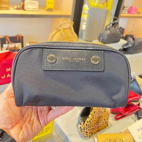 + Video NWT Preppy nylon cosmetics Pouch Case 4P5SCP003S02 - Picture 2 of 12